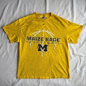 Y2K Vintage Michigan Basketball Maize Rage T-Shirt Nike Team Apparel Men's Large